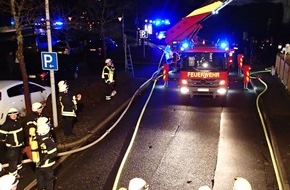 Feuerwehr Plettenberg: FW-PL: OT-Böddinghausen. Brand in der Küche eines Restaurants. Feuer breitete sich auf Absauganlage aus.