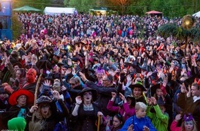 REKORD-INSTITUT für DEUTSCHLAND: Rauschendes Hexenfest in sternklarer Walpurgisnacht: Wolfshagen im Harz organisiert "größten Hexentanz in Verkleidung" und holt Weltrekord