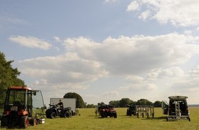 ZDF: Virtuelle Archäologie: Metalldetektoren und Bodenradar geben Neues über Stonehenge preis / ZDF-Dokumentation "Terra X" begleitet Archäologie-Projekt (FOTO)