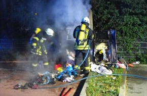 Freiwillige Feuerwehr Kalkar: Feuerwehr Kalkar: Brand von einem Altkleidercontainer