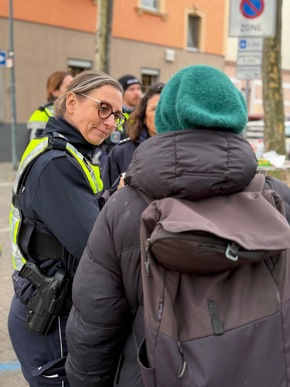 POL-DN: Coffee with a Cop - Zahlreiche Bürgerinnen und Bürger nutzen den offenen Austausch
