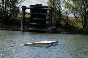 Polizei Duisburg: POL-DU: Xanten-Wardt/Duisburg: Hausboot gesunken