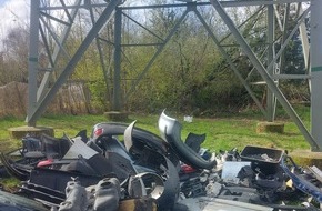 Polizei K&ouml;ln: POL-K: 260427-3-K/LEV Zeugensuche: Illegale M&uuml;llentsorgung - Autoteile, &Ouml;le und K&uuml;hlschrank in die Natur geworfen