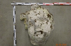 Polizeipräsidium Karlsruhe: POL-KA: (KA) Karlsruher - Aufgefundener Kopf einer Statue / Polizei sucht Eigentümer