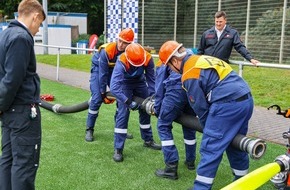 Feuerwehr Wuppertal: FW-W: Jugendfeuerwehrleute zeigen in Wuppertal ihr Können