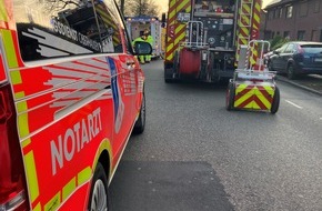 Feuerwehr Oberhausen: FW-OB: Verkehrsunfall - Ehrenamtliche leisten Erste Hilfe