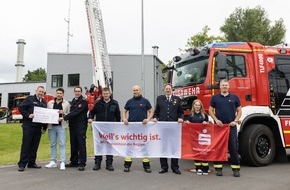 Freiwillige Feuerwehr Marienheide: FW Marienheide: Feuerwehrfest in Marienheide mit buntem Programm - 3.000EUR Spende der Kreissparkasse Köln übergeben