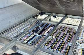 Hauptzollamt Rosenheim: HZA-RO: Zigaretten in professionellem Schmuggelversteck / ZOLL entdeckt &uuml;ber 48.000 Zigaretten im doppelten Boden eines Kleintransporters aus Bulgarien