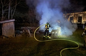 Freiwillige Feuerwehr Menden: FW Menden: Brand auf Grillplatz schnell gelöscht