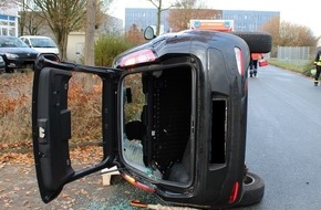 Polizei Minden-Lübbecke: POL-MI: Fiat kippt auf die Seite: Rahdenerin (72) wird bei Unfall verletzt