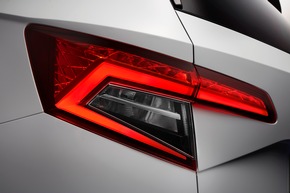 Erste Detailaufnahmen des SKODA KAROQ: ausdrucksstarkes Design für das neue Kompakt-SUV (FOTO)