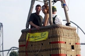 Europa-Park: Da ließ er sich nicht zweimal Bit(t)en... / Fußball-Bundestrainer Skibbe im Heißluftballon über dem Europa-Park