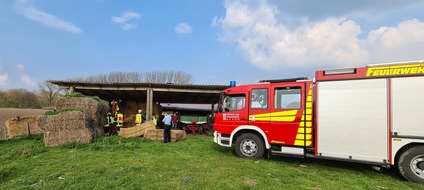 Freiwillige Feuerwehr Werne: FW-WRN: TH_PERSON_KLEMMT - Kind mit Bein unter großen Strohballen eingeklemmt / Strohballen drohen auf das Kind zu fallen