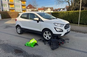 Polizei Bielefeld: POL-BI: Pedelecfahrerin rettet sich mit Sprung vom Rad