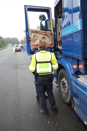 POL-KLE: Kranenburg - Große Verkehrskontrolle der Kreis Klever Polizei am &quot;Tennisschläger&quot; Cannabis-Geruch in der Luft führte zur Blutprobe