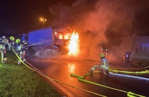 Feuerwehr Bottrop: FW-BOT: FW-BOT: Einsatz an Tankstelle -LKW in Vollbrand