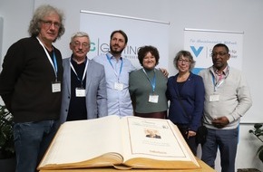 Gesellschaft für bedrohte Völker e.V. (GfbV): Jahreshauptversammlung der GfbV: Friedensnobelpreisträger Oleg Orlov trägt sich ins Goldene Buch der Stadt Göttingen ein – Ronya Othmann erhält Ehrenmitgliedschaft