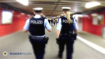 Bundespolizeidirektion München: Bundespolizeidirektion München: Angriff auf Prüfdienstmitarbeiter / Alkoholisierter 19-Jähriger tickt in der S-Bahn aus