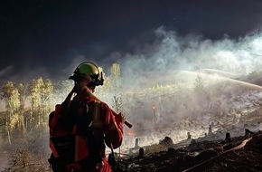 Feuerwehr der Stadt Arnsberg: FW-AR: Einsatzkleidung angepasst: Feuerwehr Arnsberg beschafft leichte Ausr&uuml;stung f&uuml;r Wald- und Vegetationsbr&auml;nde