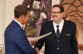Kreispolizeibehörde Höxter: POL-HX: Sieben Jahre an der Spitze der Kreispolizeibehörde Höxter: Verabschiedung von Polizeidirektor Christian Brenski