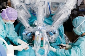 Isarklinikum München: 1.111 erfolgreiche Operationen mit dem Da Vinci Roboter / Münchner Isarklinikum: Patienten erholen sich wesentlich schneller und haben weniger Schmerzen nach OP
