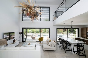 Communiqué de presse Griesser: Élégance raffinée avec les brise-soleil orientables Grinotex® Sinus