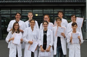 Chemieverbände Rheinland-Pfalz: Farbenfrohe Ferien im Labor