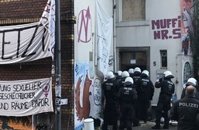 Polizei Aachen: POL-AC: Polizeieinsatz im Muffeter Weg 5 - Räumung des besetzten Gebäudes abgeschlossen - 8 Personen angetroffen - Bereichsbetretungsverbote erteilt - 3 Personen nach Widerstandshandlungen festgenommen