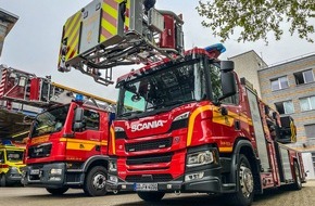 Feuerwehr Dresden: FW Dresden: Zwei Eins&auml;tze am fr&uuml;hen Abend: Frau durch herabst&uuml;rzenden Ast verletzt - drei Verletzte bei Verkehrsunfall auf der A17