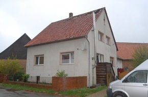 Polizeiinspektion Hildesheim: POL-HI: Dachstuhlbrand eines Einfamilienhauses in Söhlde/Groß Himstedt (Kreis Bad Salzdetfurth) - Kein Personenschaden - Brandursache geklärt