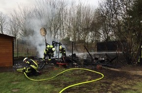 Feuerwehr Mönchengladbach: FW-MG: Brand einer Gartenhütte