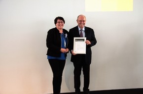 WBS TRAINING AG: Erfolgsmotor Weiterbildung / WBS-Weiterbildungsabsolventinnen durch SAP ausgezeichnet