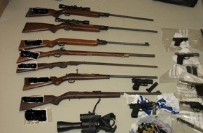 Polizeidirektion Göttingen: POL-GOE: (248/2006) Hildesheimer Drogenring zerschlagen