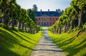 Staatliche Schlösser, Gärten und Kunstsammlungen Mecklenburg-Vorpommern: Schloss Bothmer: Gartentag mit Open-Air-Lesung, Musik und Kleinkunst