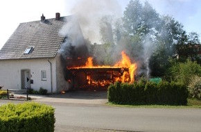 Polizei Minden-Lübbecke: POL-MI: In Hüllhorst brennt ein Carport vollständig ab, Personen werden nicht verletzt