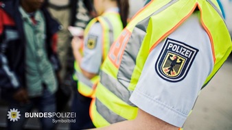 Bundespolizeidirektion München: Bundespolizeidirektion München: Schlafender wird aggressiv / 27-Jähriger wird nach Aufwecken angegriffen und leicht verletzt