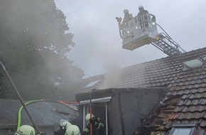 Feuerwehr Wetter (Ruhr): FW-EN: Dachstuhlbrand in der Bahnhofstraße forderte Einsatzkräfte am Montagnachmittag