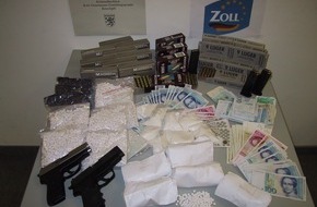 Polizeipräsidium Frankfurt am Main: POL-F: Pressemitteilung PP Frankfurt/M. v. 3.10.2001