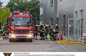 Feuerwehr München: FW-M: Brand in Autowerkstatt (Forstenried)