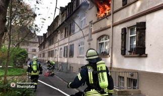 Polizeipräsidium Rheinpfalz: POL-PPRP: Brand in Wohnung