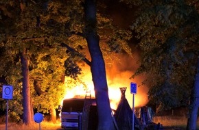 Feuerwehr Minden: FW Minden: Wohnmobil brennt auf Kanzlers Weide