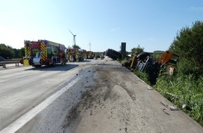Polizeiinspektion Cuxhaven: POL-CUX: Verkehrsunfall mit Autotransporter auf der Autobahn 27