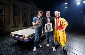 Stage Entertainment GmbH: Elton wird Strickland: TV-Moderator &uuml;bernimmt die legend&auml;re Schulleiter-Rolle in ZUR&Uuml;CK IN DIE ZUKUNFT &ndash; Das Musical