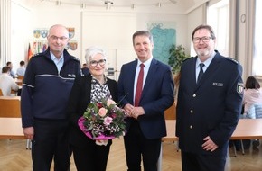 Kreispolizeibehörde Höxter: POL-HX: Ergreifender Vortrag von Judith Neuwald-Tasbach: "Ohne Polizei wäre kein jüdisches Leben in Deutschland möglich!"