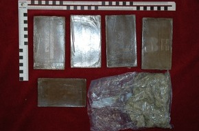 Polizeidirektion Göttingen: POL-GOE: (1255/2007) Drogenfund bei richterlicher Durchsuchung - Polizei beschlagnahmt ein Kilo Haschisch und weitere Betäubungsmittel; FOTOS im Anhang !