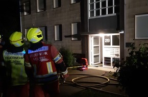 Feuerwehr Velbert: FW-Velbert: Feuerwehr Velbert bekämpft zwei nächtliche Brände