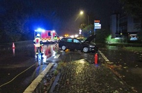 Polizei Mettmann: POL-ME: Motorrollerfahrer bei Verkehrsunfall lebensgefährlich verletzt - Mettmann - 2410044