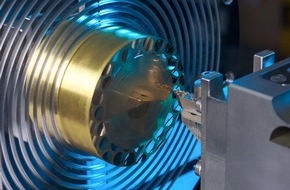 Fraunhofer-Institut für Produktionstechnologie IPT: Künstliche Intelligenz für ultrapräzise Fertigungsmaschinen: Schneller einrichten und ressourcenschonend produzieren
