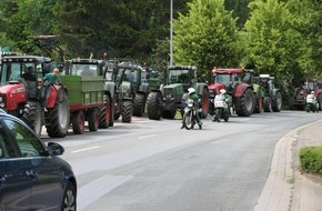 Polizeiinspektion Hameln-Pyrmont/Holzminden: POL-HM: Aufzug regionaler Milchbauern in Hameln