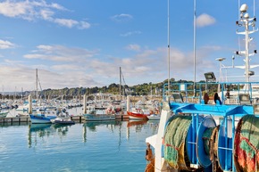 Sommer in den Häfen der Bretagne: 6 Tipps entlang Frankreichs westlicher Halbinsel